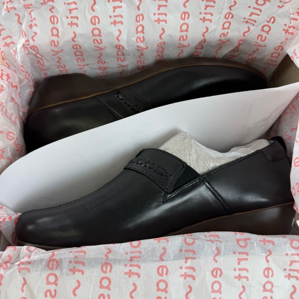 Easy Spirit  Dolores Slip-On Shoe Womens 8M Black Leather NEW - Picture 12 of 14